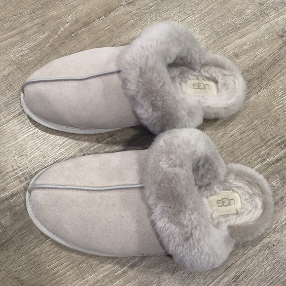 Uggs slippers. Grey - Picture 2 of 4